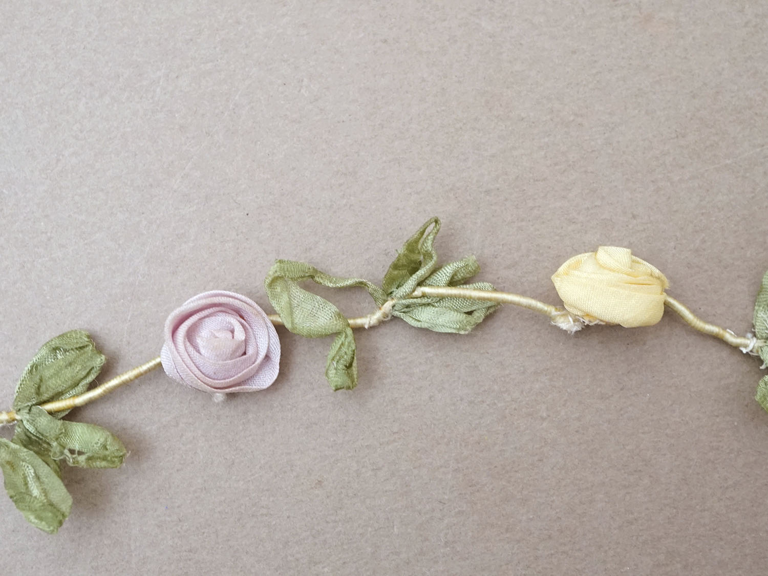 画像4: アンティーク シルク製 4色の大きな薔薇のロココトリム  24cm パステルカラー (4)