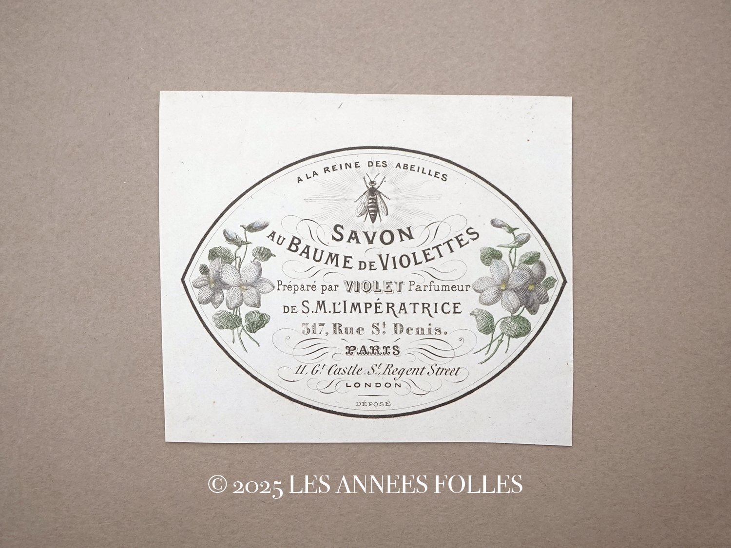 画像1: 19世紀 アンティーク 菫のパフュームラベル  SAVON AUX BAUME DE VIOLETTES DES ALPES - VIOLET PARIS - (1)