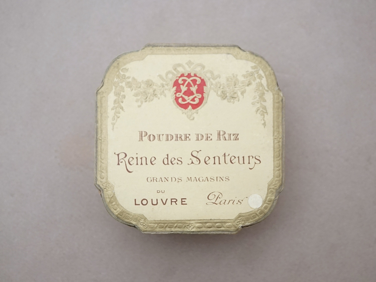 画像2: アンティーク 薔薇＆リボンのガーランド パウダーボックス ルーブル百貨店 POUDRE DE RIZ REINE DES SENTEURS - GRANDS MAGASINS DU LOUVRE PARIS - (2)