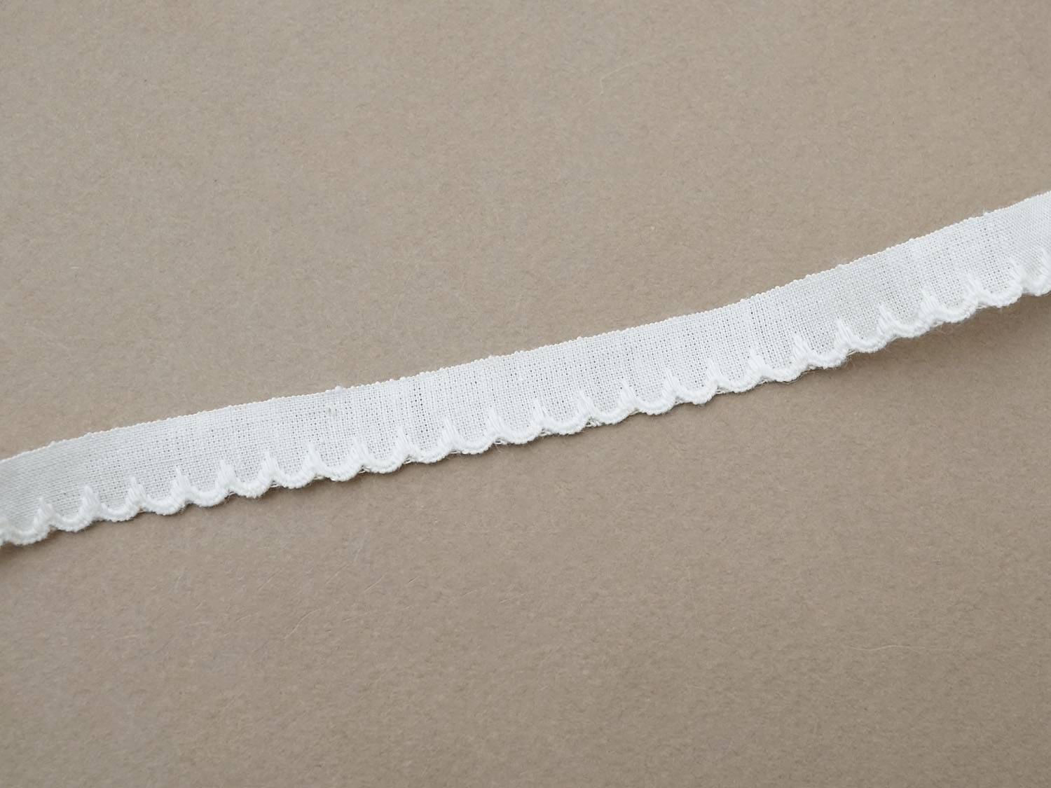 画像3: アンティーク スカラップトリム 刺繍入り 1.4cm幅  (3)