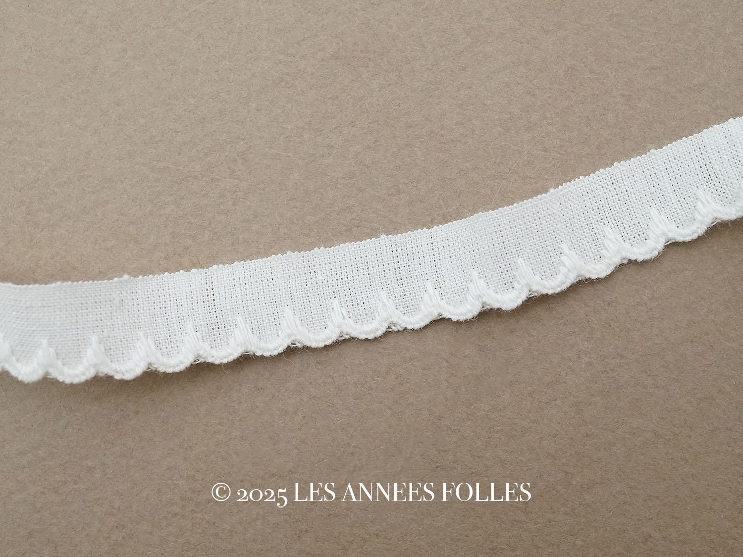 画像1: アンティーク スカラップトリム 刺繍入り 1.4cm幅  (1)