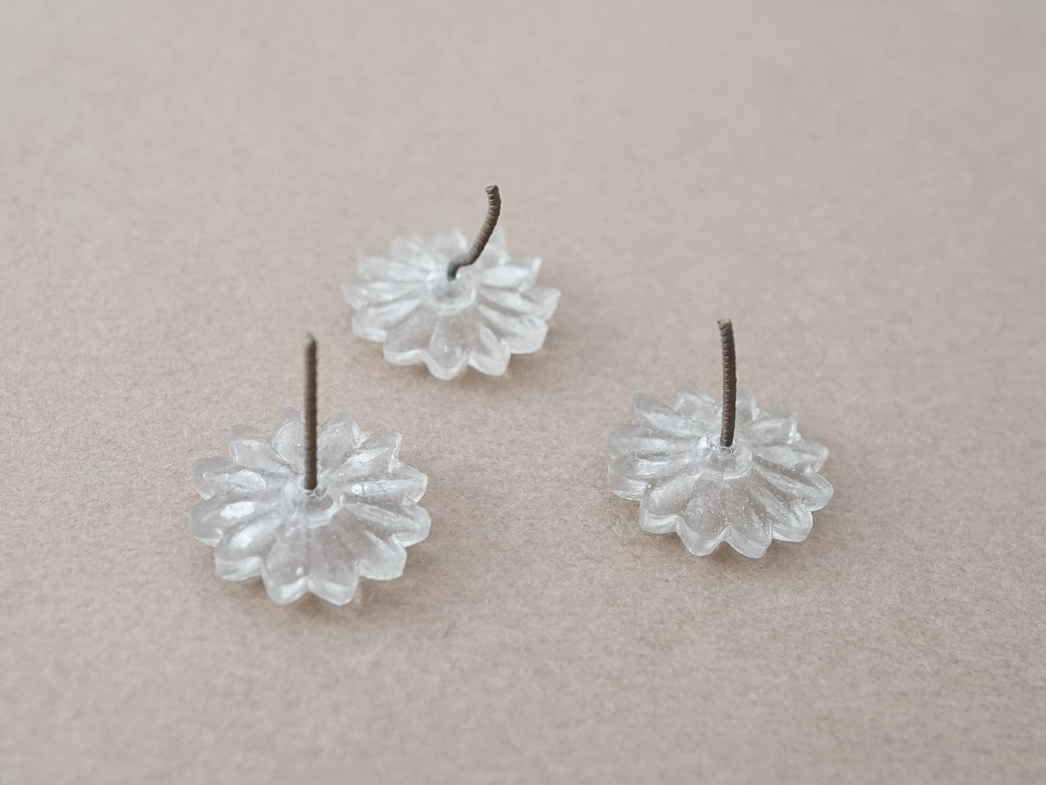 画像4: アンティーク 花のガラスパーツ クリア 約21mm 6ピースのセット  (4)