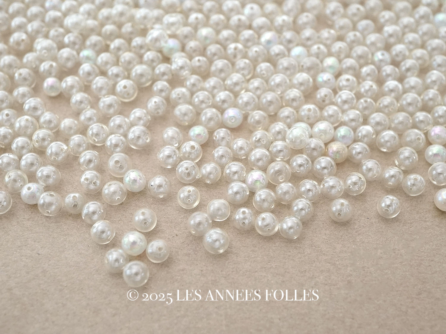 画像1: アンティーク スフレビーズ オーロラ加工  極小 吹きガラス製 ビーズ 4mm  53g (1)