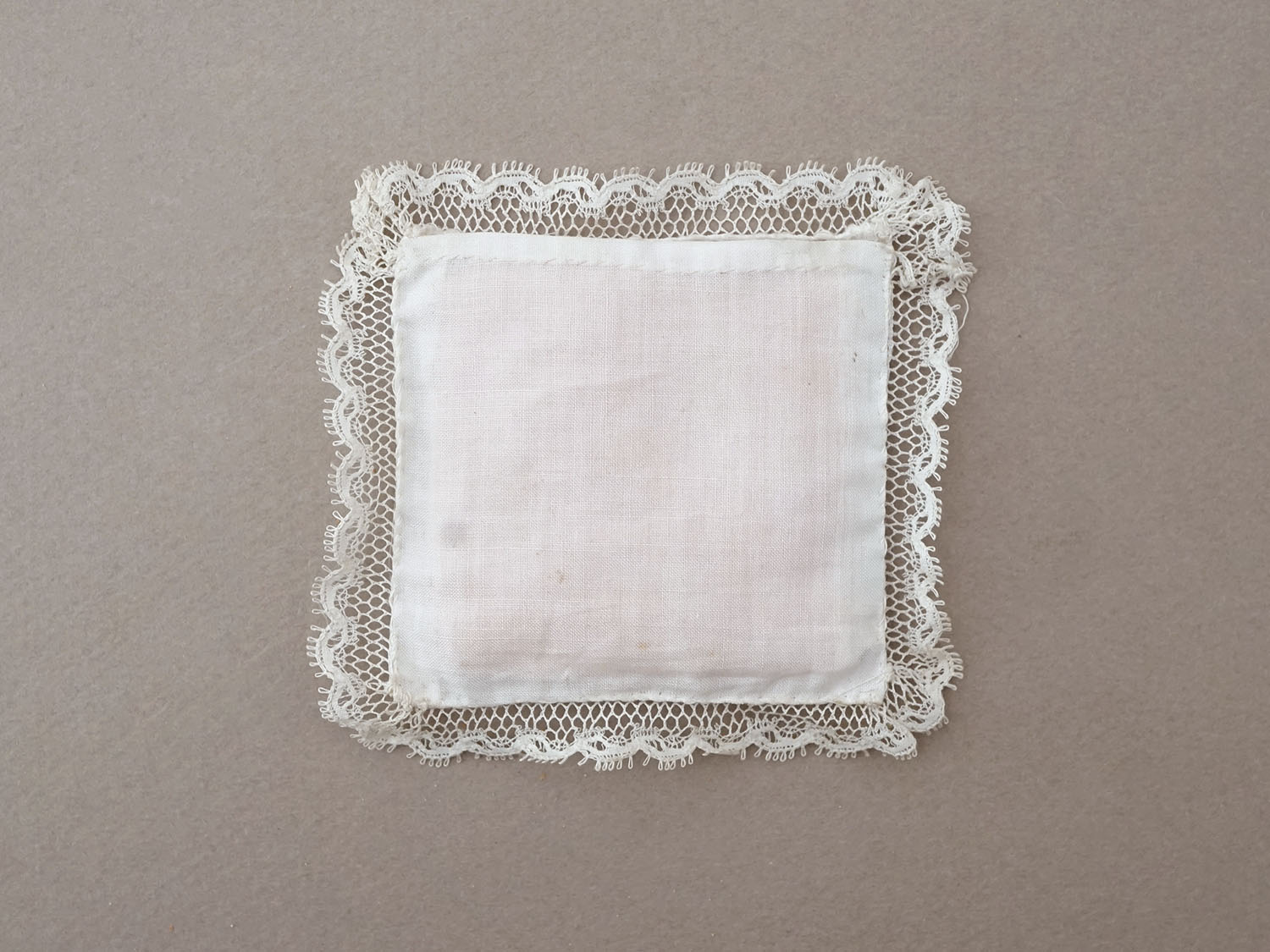 画像3: アンティーク  花刺繍のカバー付き シルク製 サシェ 香り袋 小さなクッション パウダーピンク  (3)