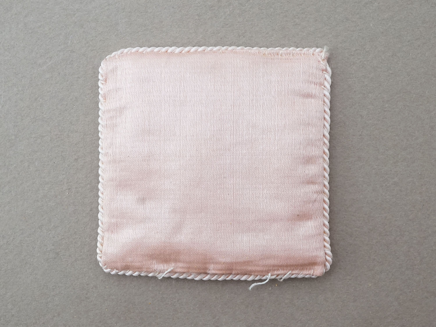 画像5: アンティーク  花刺繍のカバー付き シルク製 サシェ 香り袋 小さなクッション パウダーピンク  (5)
