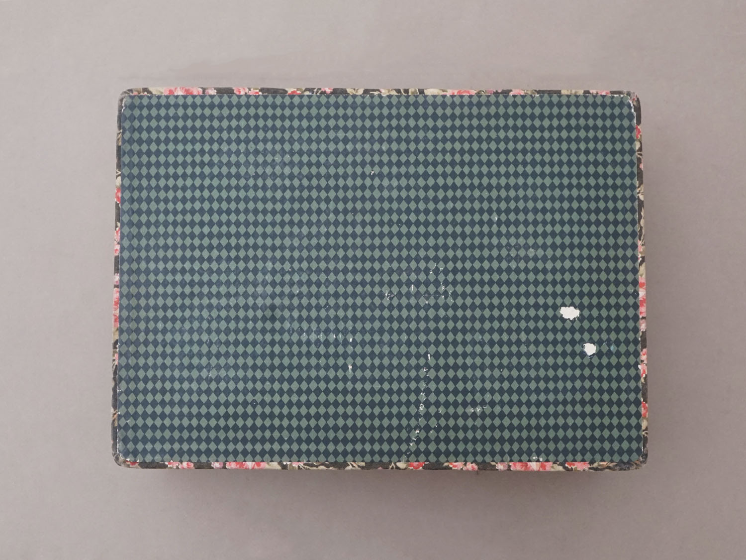 画像9: アンティーク 薔薇模様 大きなカルトナージュボックス 墨黒 36×25.8×10.7cm (9)