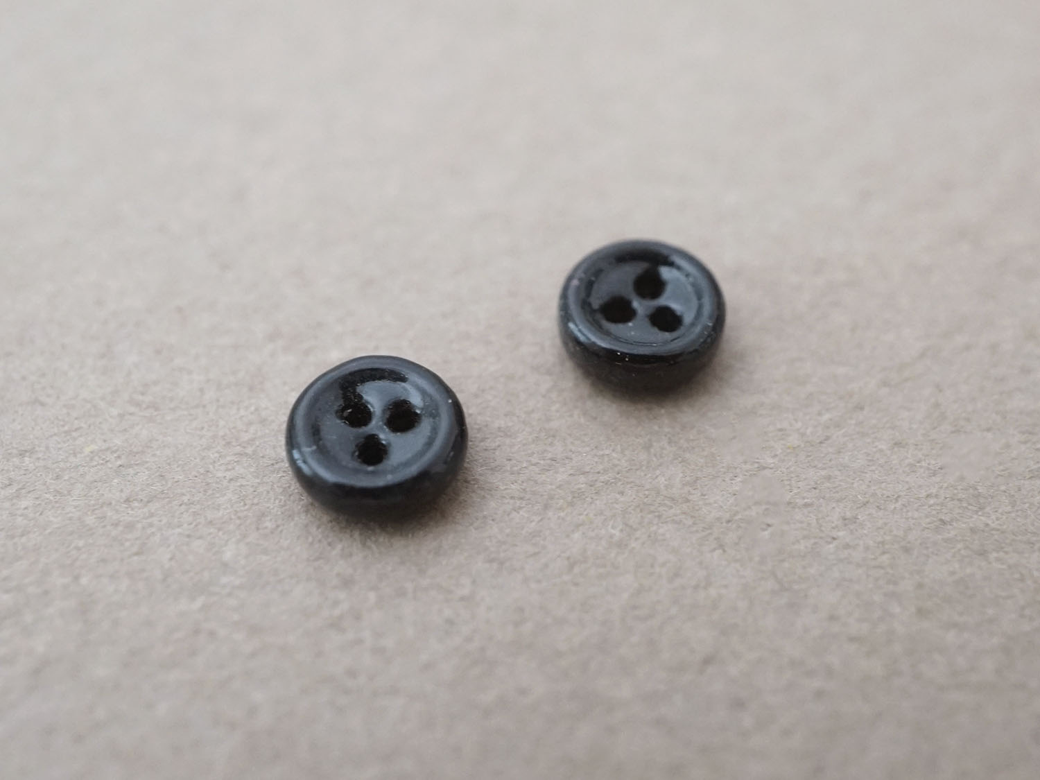 画像3: アンティーク 極小 6mm ガラスボタン 24ピースのセット黒 ドール用  (3)