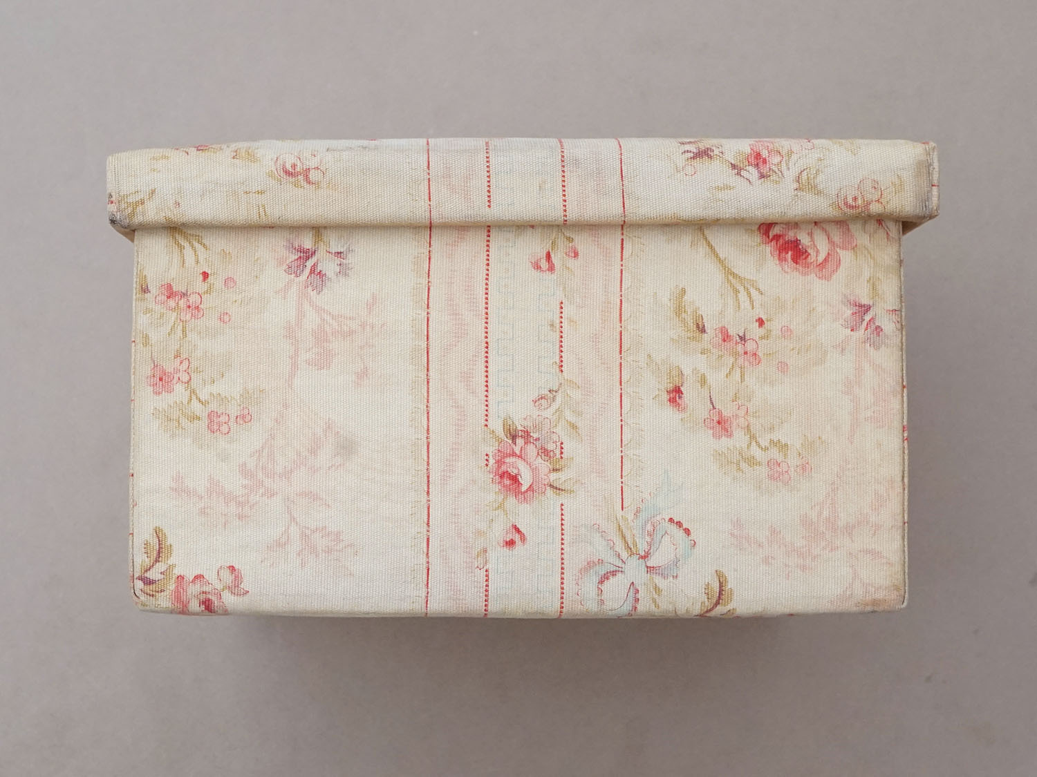 画像5: *蚤の市*アンティーク 薔薇模様&水色のリボン カルトナージュボックス  (5)