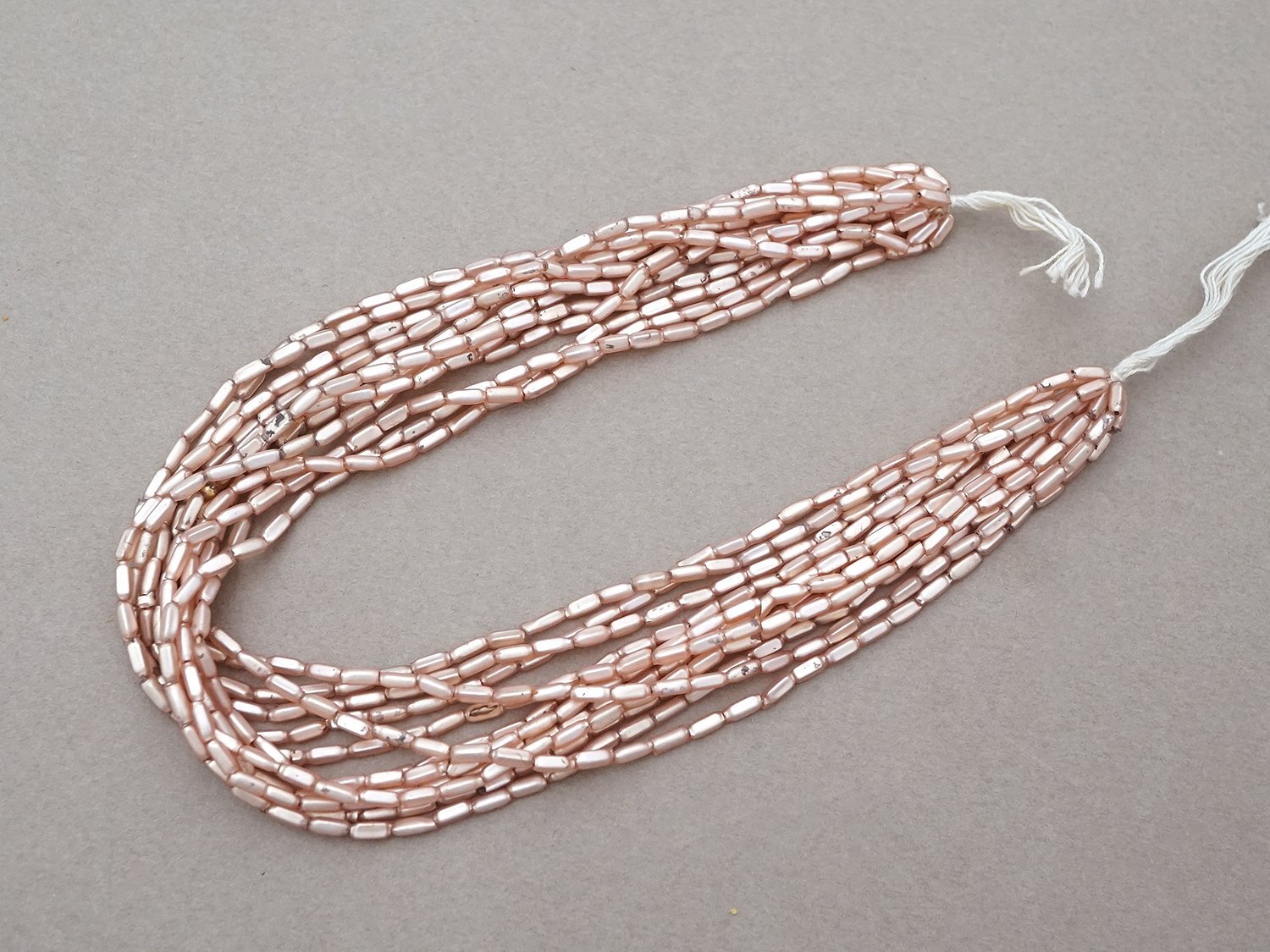 画像2: アンティーク スフレビーズ ピンク スティック型  2×5mm  約670ピース 吹きガラス製 ビーズ (2)