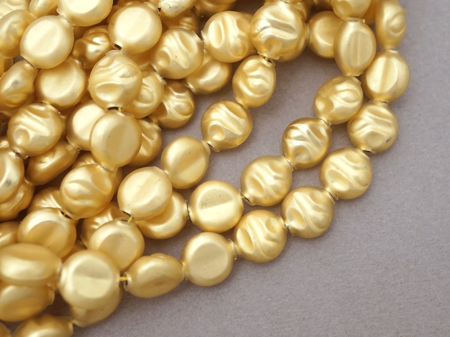 画像2: アンティーク スフレビーズ バロック ゴールド 9mm 約140ピース 吹きガラス製 ビーズ (2)