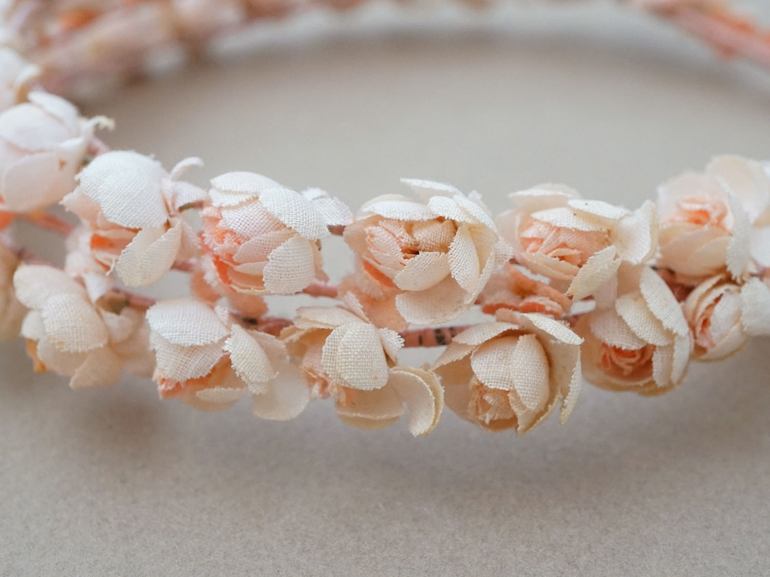 画像10: アンティーク ティアラ パウダーピンクの小さな薔薇&勿忘草 花冠 (10)