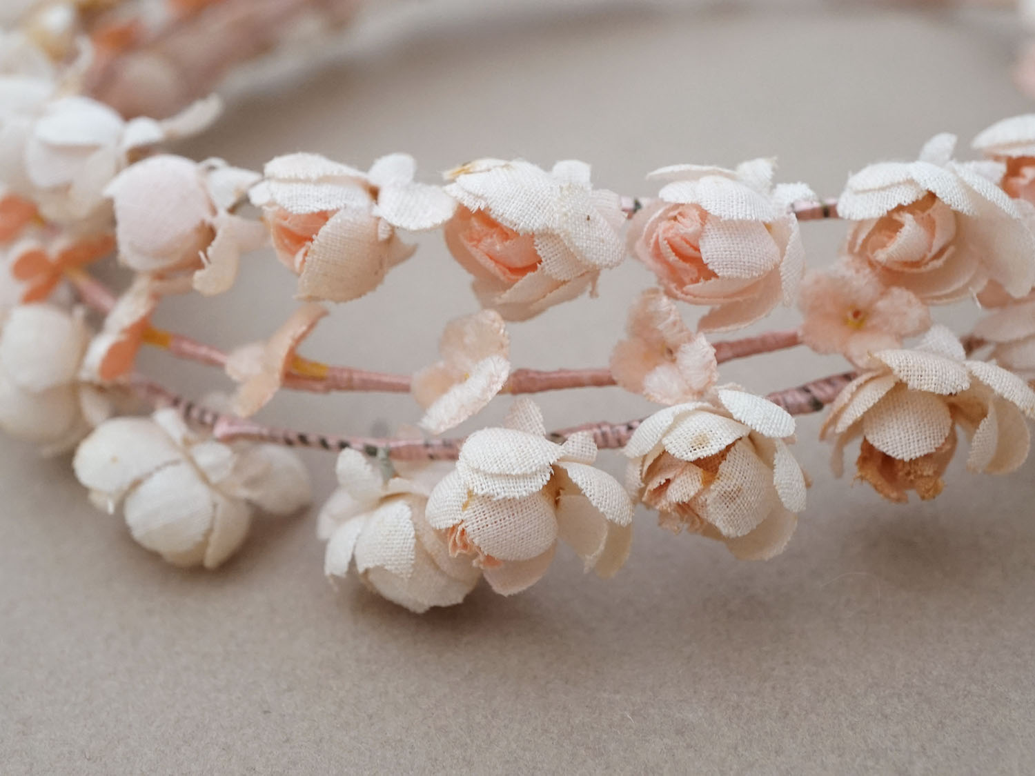 画像9: アンティーク ティアラ パウダーピンクの小さな薔薇&勿忘草 花冠 (9)