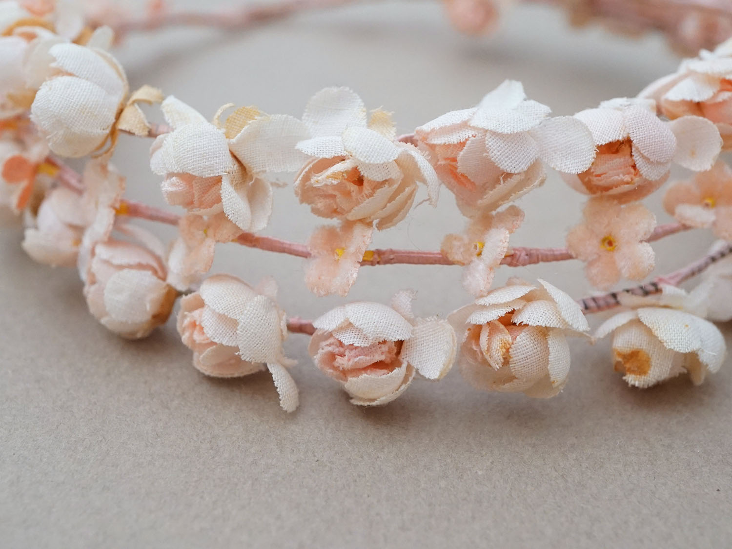 画像8: アンティーク ティアラ パウダーピンクの小さな薔薇&勿忘草 花冠 (8)