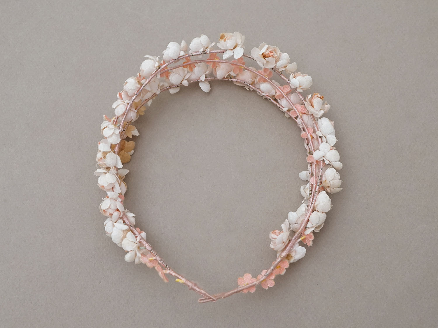 画像4: アンティーク ティアラ パウダーピンクの小さな薔薇&勿忘草 花冠 (4)