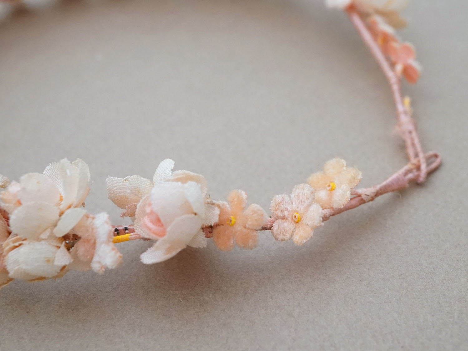 画像11: アンティーク ティアラ パウダーピンクの小さな薔薇&勿忘草 花冠 (11)