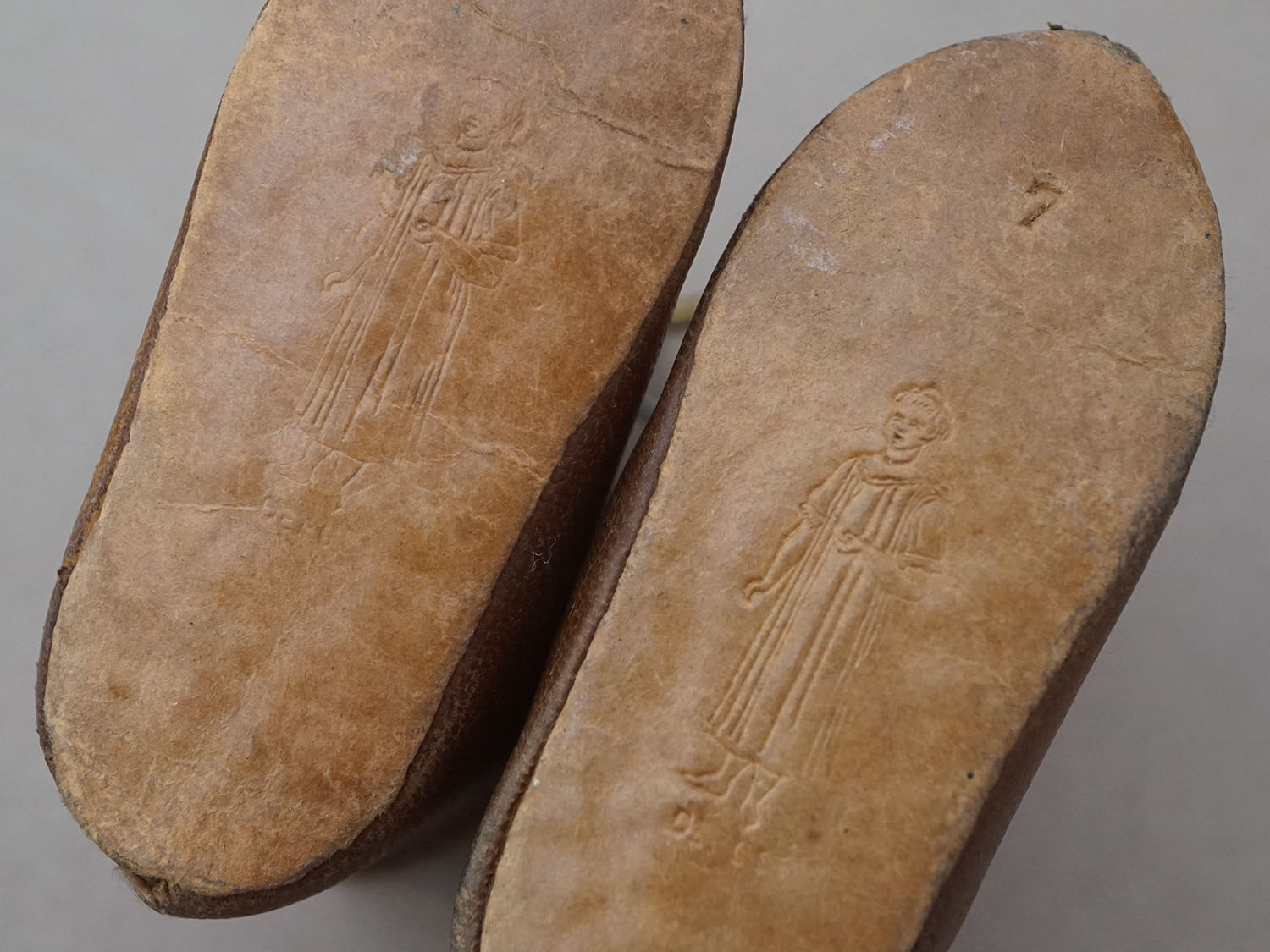 画像9: 19世紀末 アンティーク ALART ドールシューズ レザー ダークブラウン (7) 約6.6×2.7cm  (9)