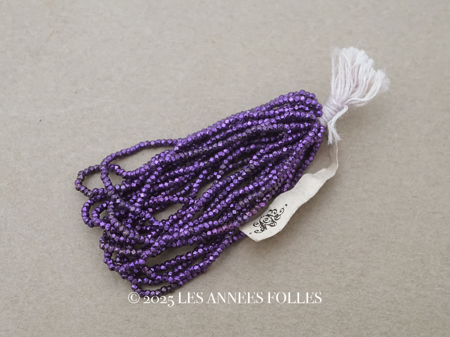 画像1: アンティーク メタル製 極小 カット入り ビーズ 紫 パンジー色 メタルビーズ キャビアビーズ (1)