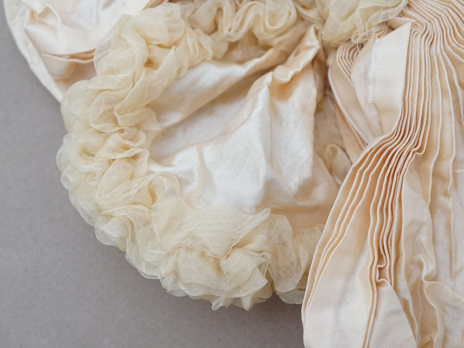 画像4: アンティーク シャンパンピンクのリボン シルクシフォン&シルクサテン 大きなモチーフ  (4)