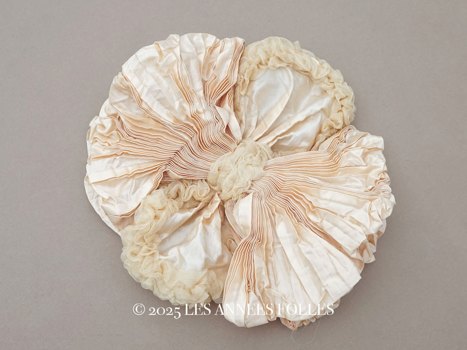 画像1: アンティーク シャンパンピンクのリボン シルクシフォン&シルクサテン 大きなモチーフ  (1)