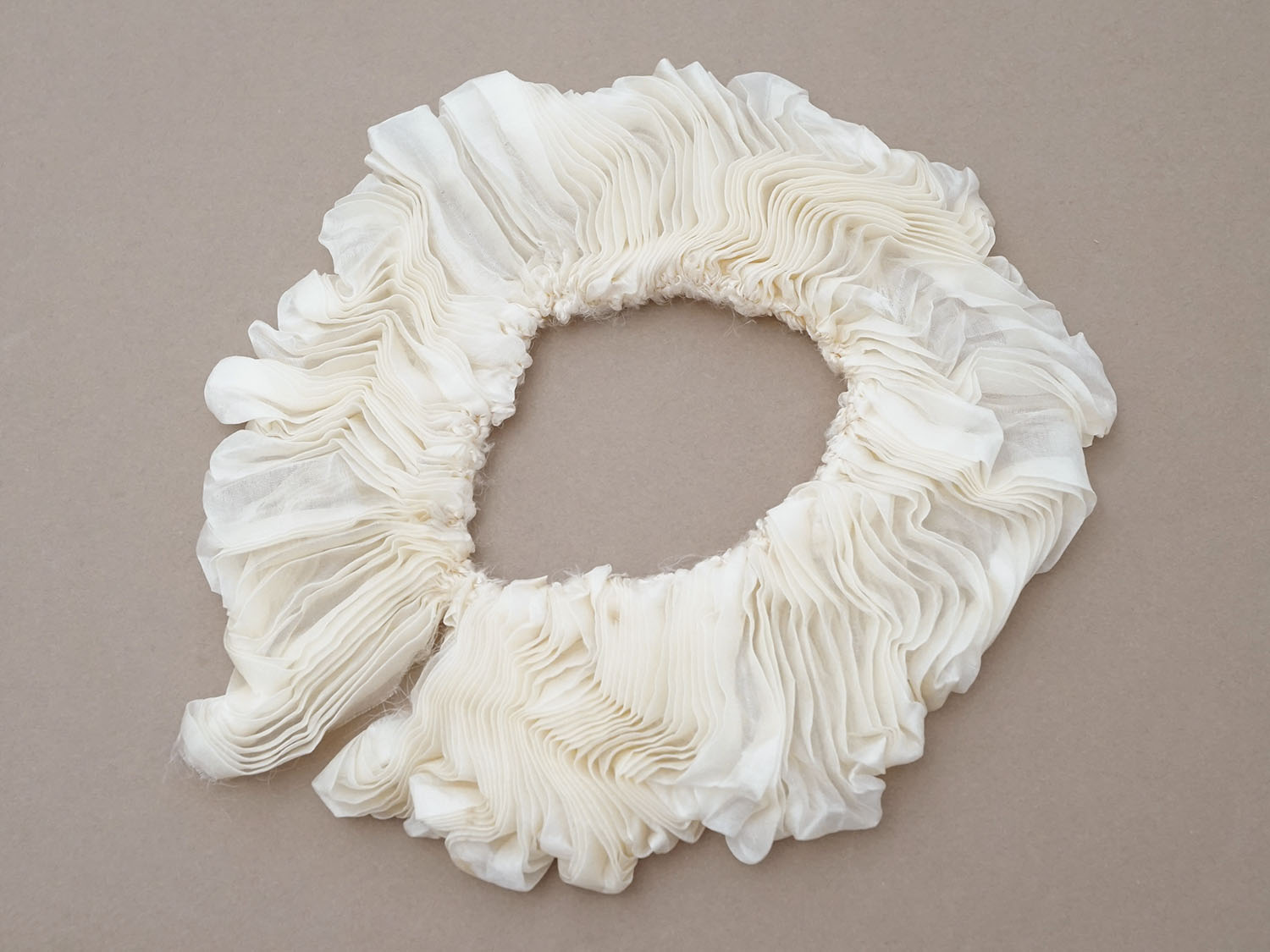 画像2: アンティーク シルクシフォンのプリーツ オフホワイト (2)