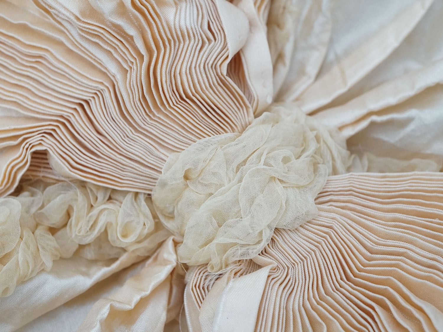 画像5: アンティーク シャンパンピンクのリボン シルクシフォン&シルクサテン 大きなモチーフ  (5)