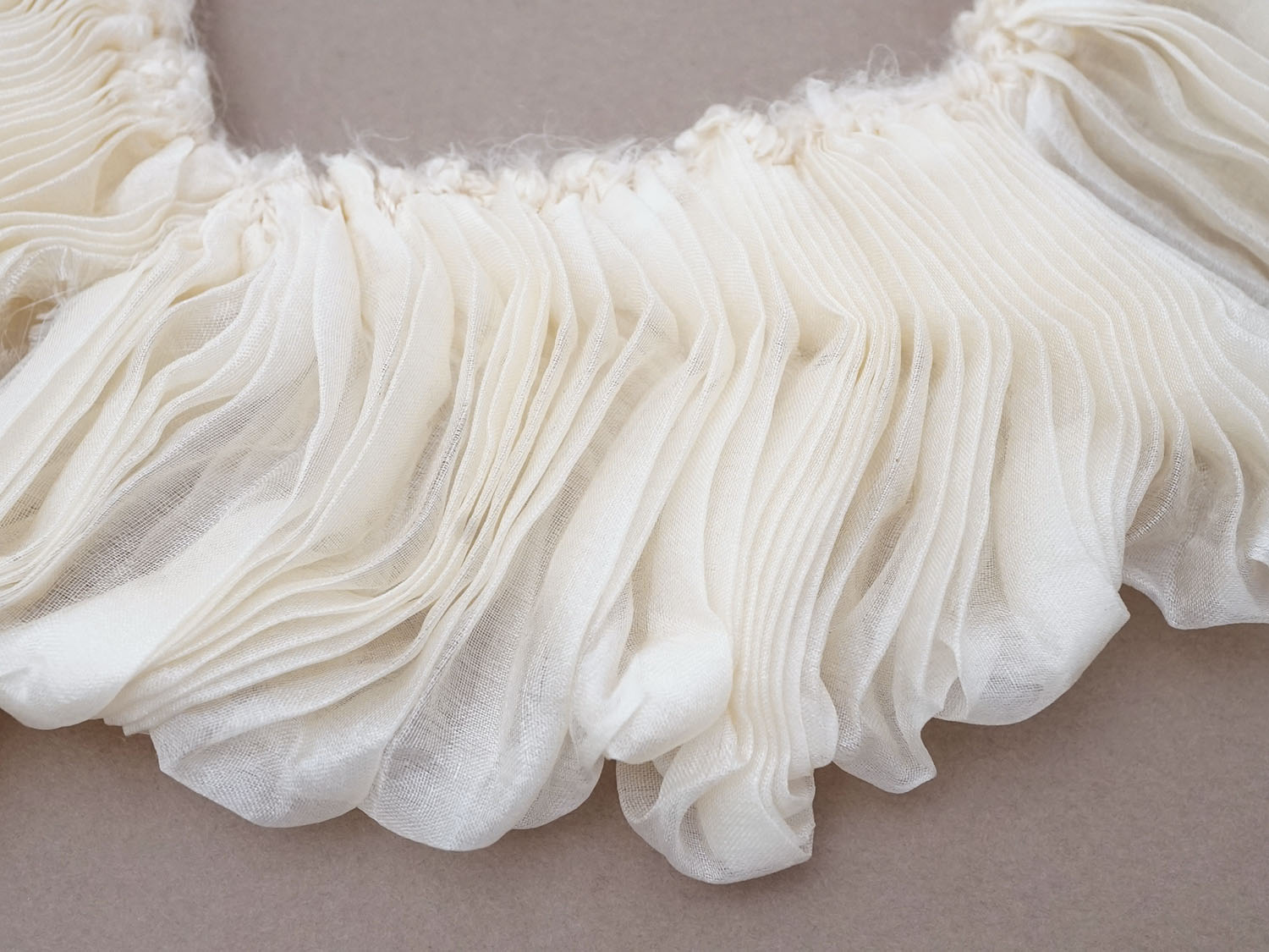 画像3: アンティーク シルクシフォンのプリーツ オフホワイト (3)