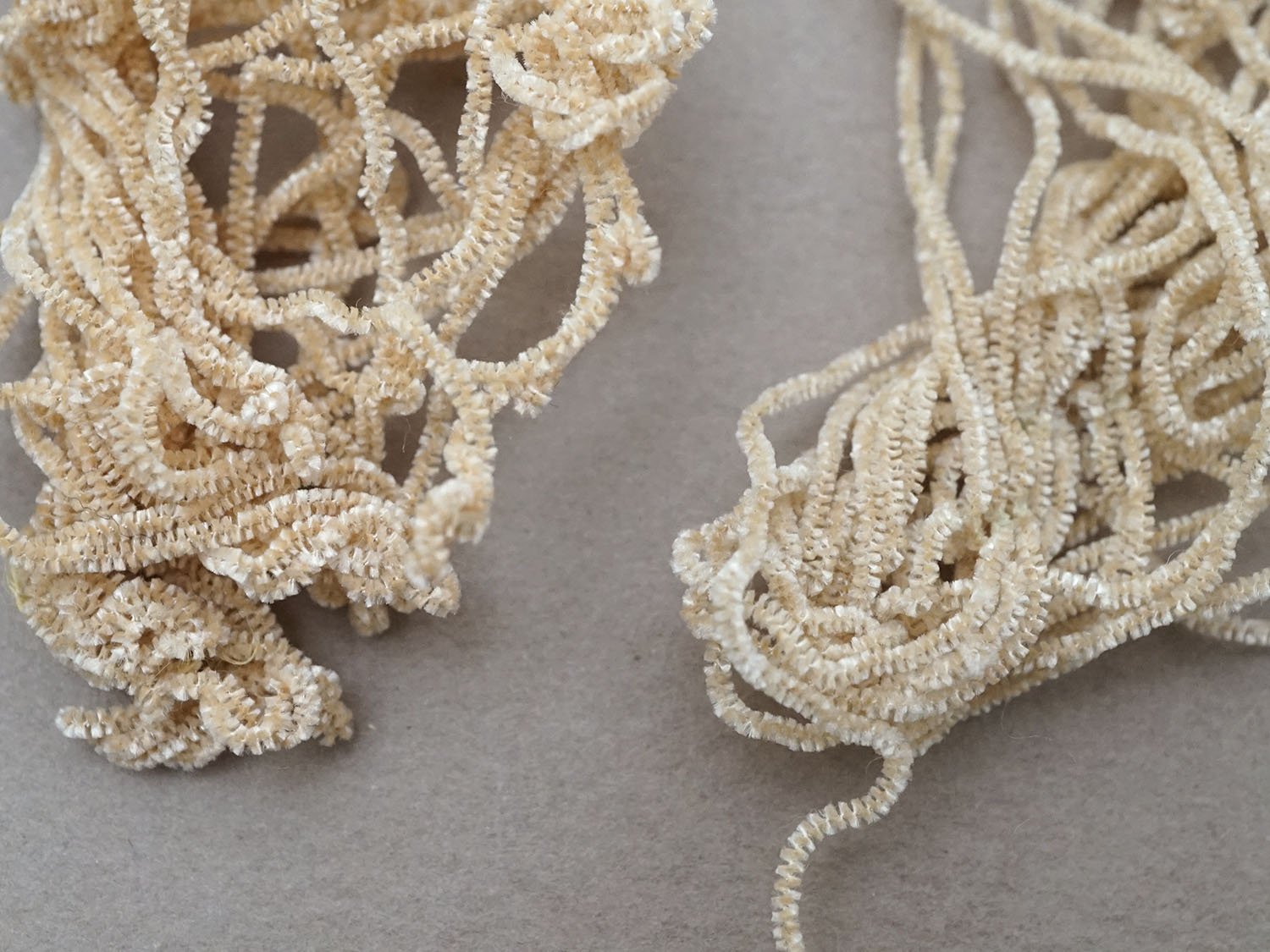 画像4: アンティーク 刺繍用 シルクベルベットの紐 4点セットシェニール糸 シュニーユ糸 (4)