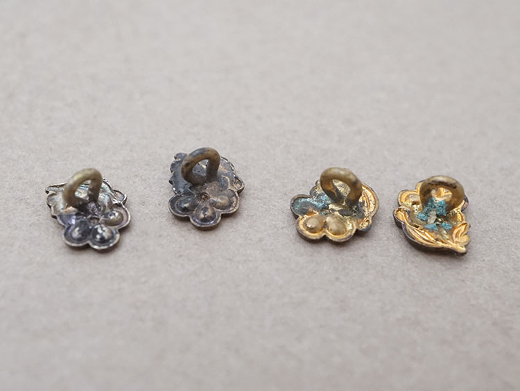 画像3: アンティーク ドール用 極小 ボタン 花 6×7.5mm (3)