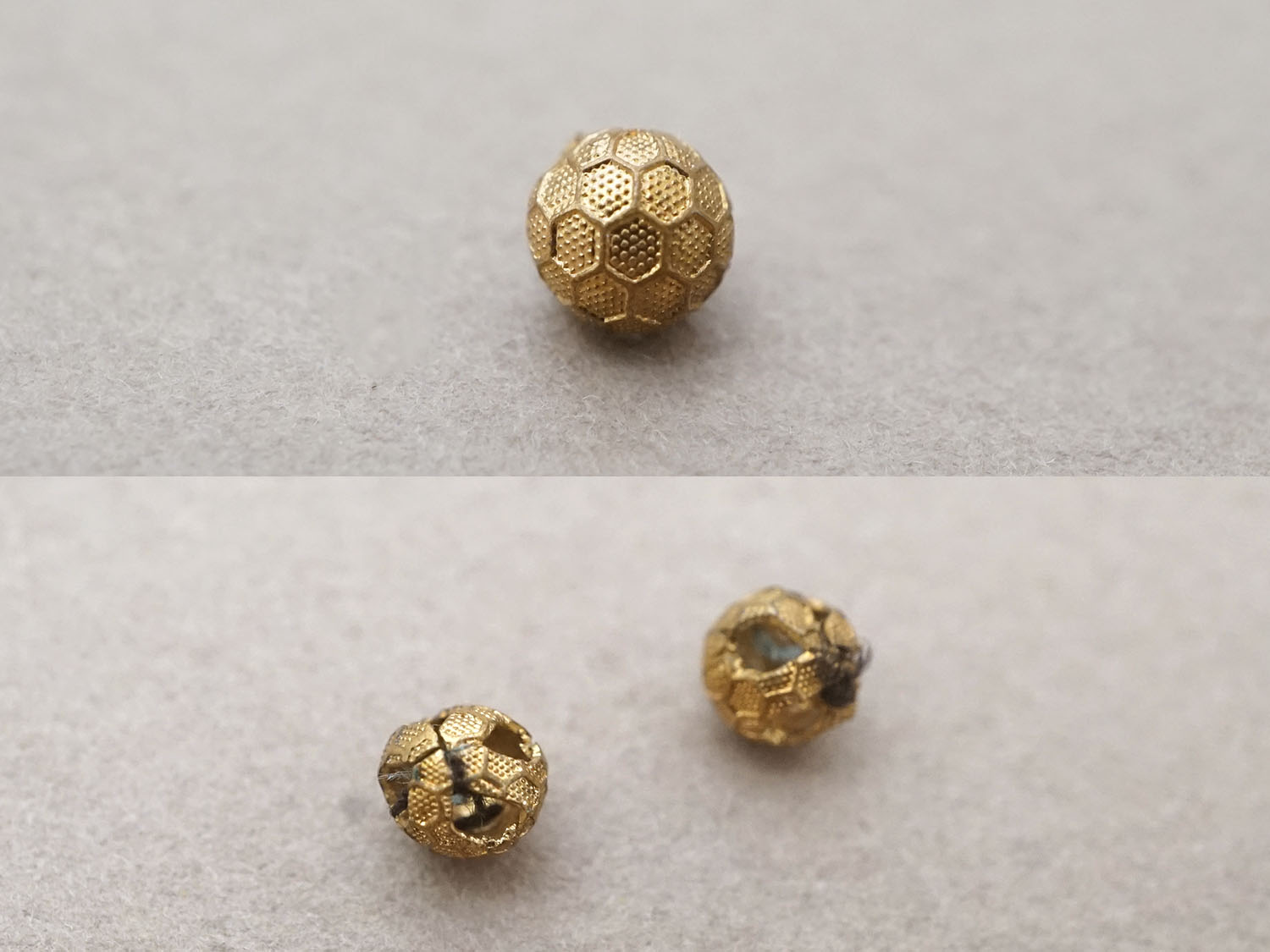 画像2: アンティーク 極小 4.5mm ボタン 蜂の巣柄 ゴールド 2ピースのセット (2)