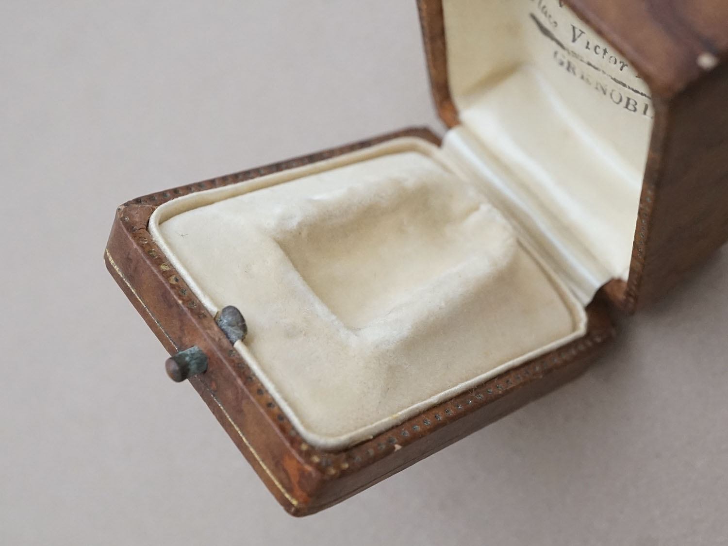 画像4: アンティーク 指ぬき用ジュエリーボックス  (4)