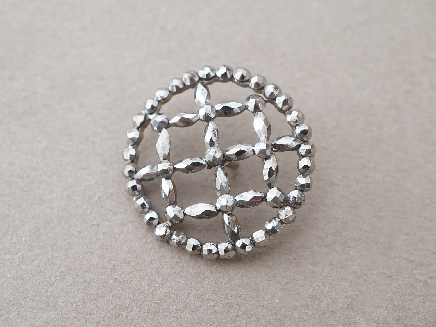 画像3: 19世紀初頭 アンティーク カットスチールボタン 2.6cm (3)