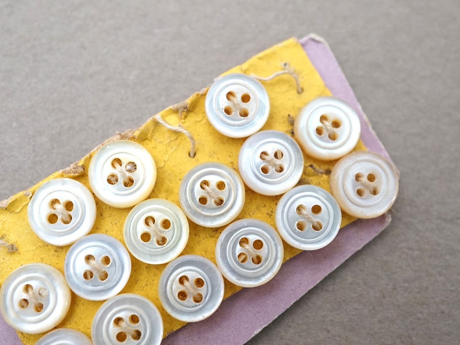 画像3: アンティーク マザーオブパール製 ドール用 極小 ボタン 7mm 15ピース シェルボタン  (3)