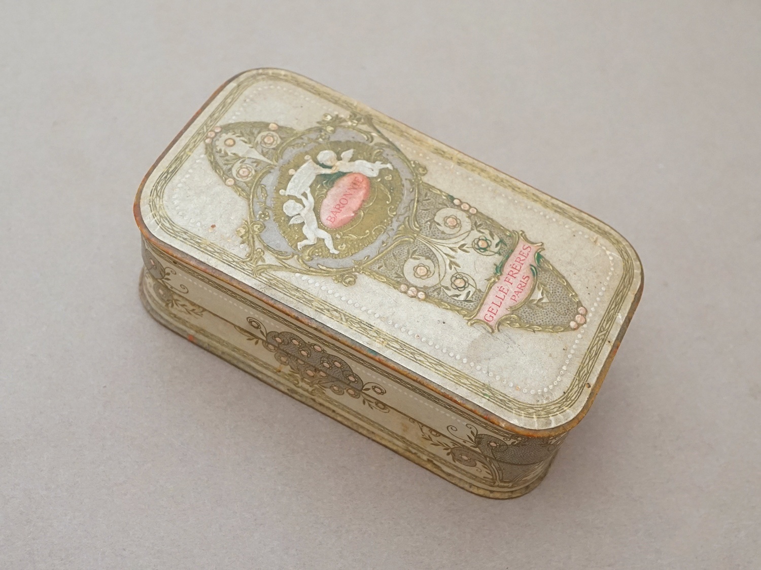 画像2: 1914年 アンティーク 天使のパフュームボックス BARONNIE - GELLE FRERES PARIS - (2)