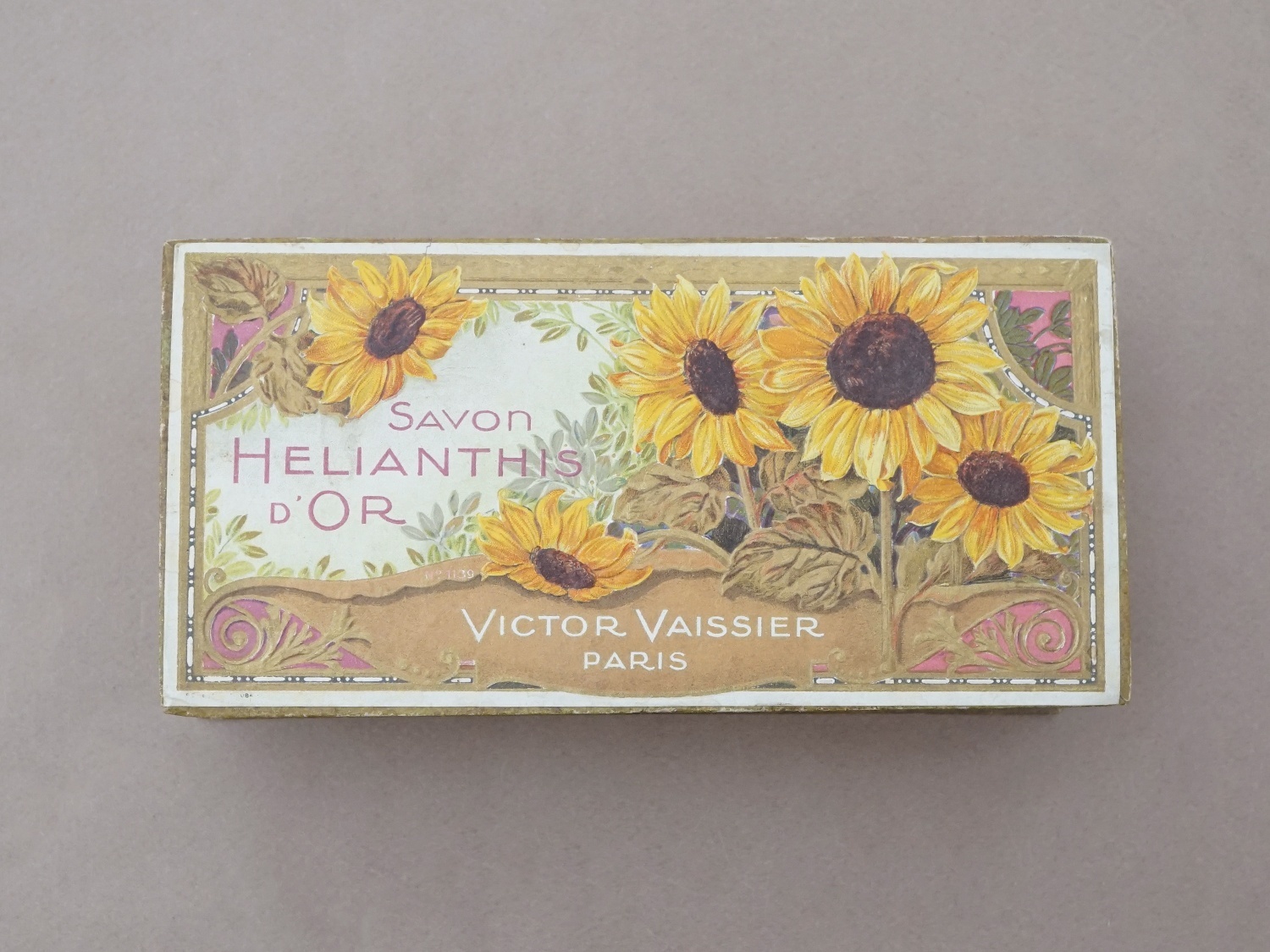 画像2: アンティーク 向日葵のソープボックス SAVON HELIANTHIS D'OR - VICTOR VAISSIER PARIS -  (2)