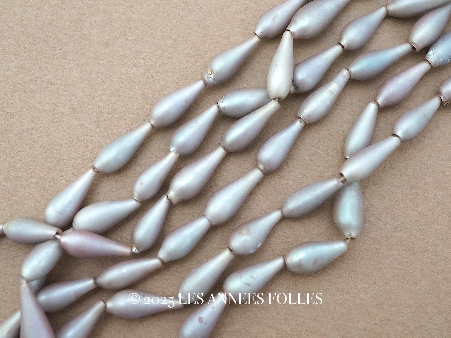 画像1: 【セール対象外】【クーポン対象外】アンティーク サフィレット色  ドロップ型 スフレビーズ  5〜6×13〜15mm 12ピースのセット 吹きガラス製ビーズ (1)