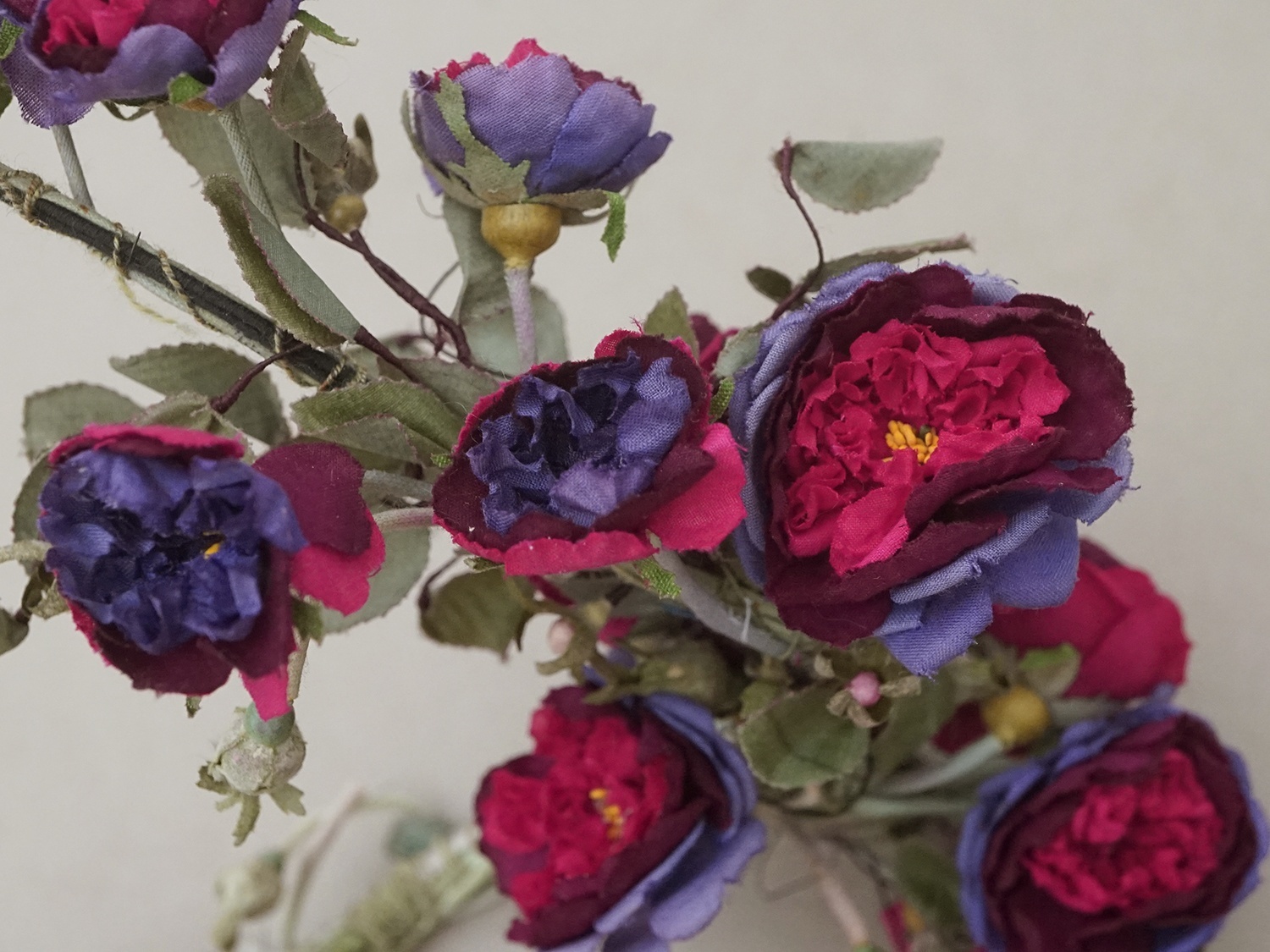 画像5: アンティーク 薔薇の布花 大きなブーケ クウォーターロゼット咲き (5)