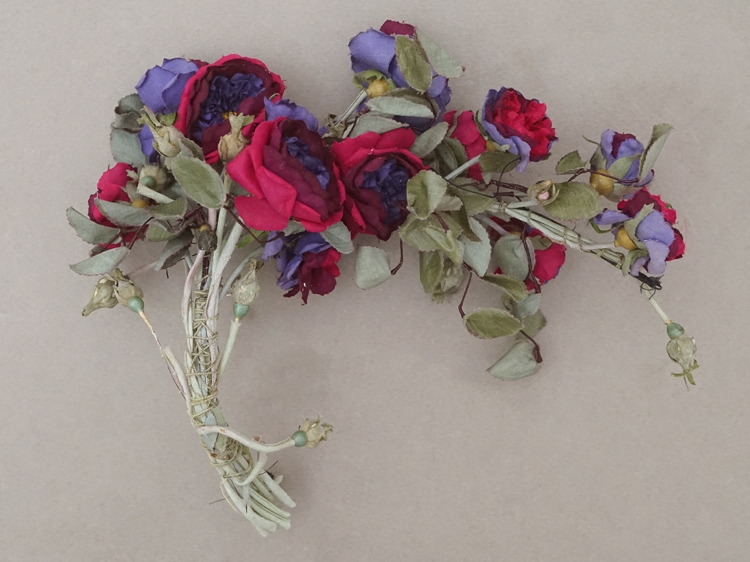 画像3: アンティーク 薔薇の布花 大きなブーケ クウォーターロゼット咲き (3)