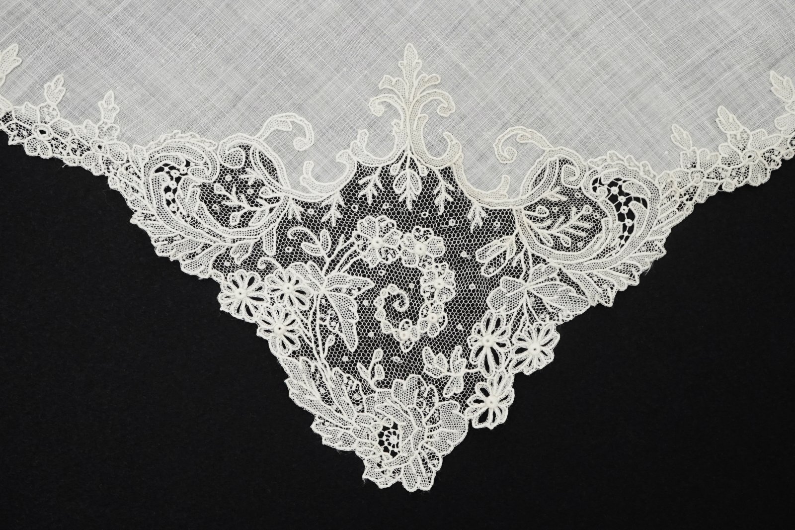 画像6: 【セール対象外】【クーポン対象外】19世紀 アンティーク ポワンドガーズ 結婚式のハンカチ【 ポワン・ド・ガーズ 】 (6)