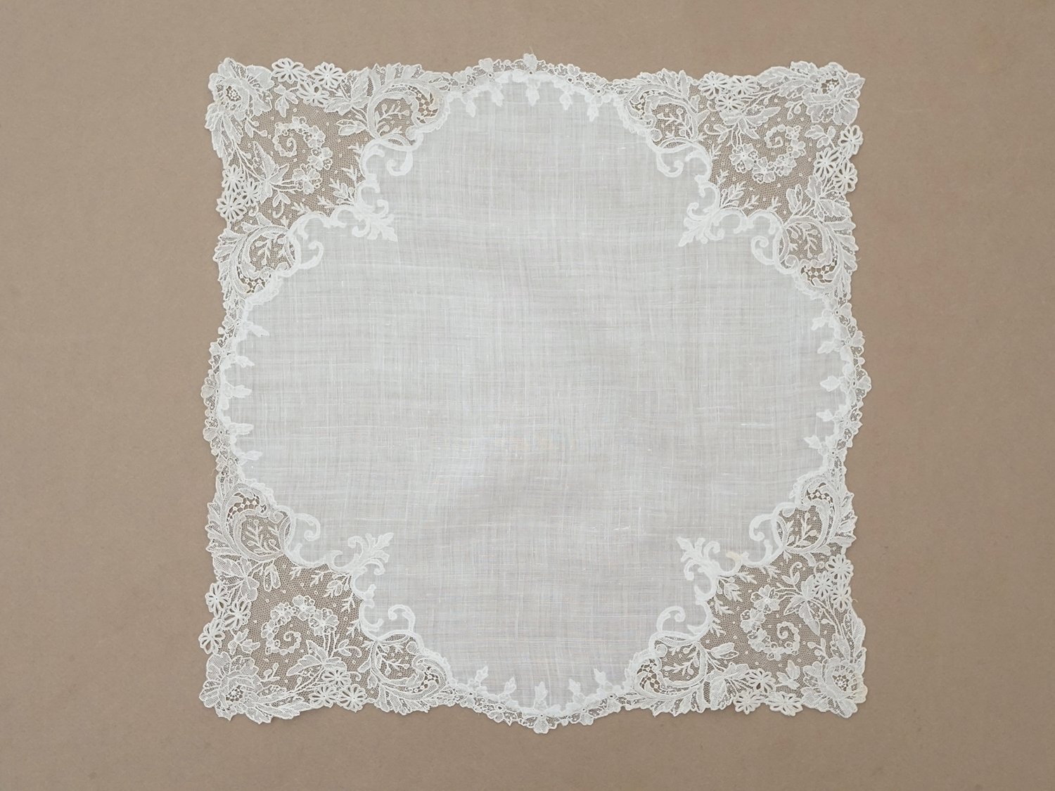 画像4: 【セール対象外】【クーポン対象外】19世紀 アンティーク ポワンドガーズ 結婚式のハンカチ【 ポワン・ド・ガーズ 】 (4)