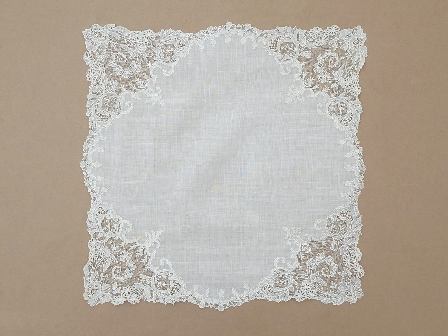 画像3: 【セール対象外】【クーポン対象外】19世紀 アンティーク ポワンドガーズ 結婚式のハンカチ【 ポワン・ド・ガーズ 】 (3)