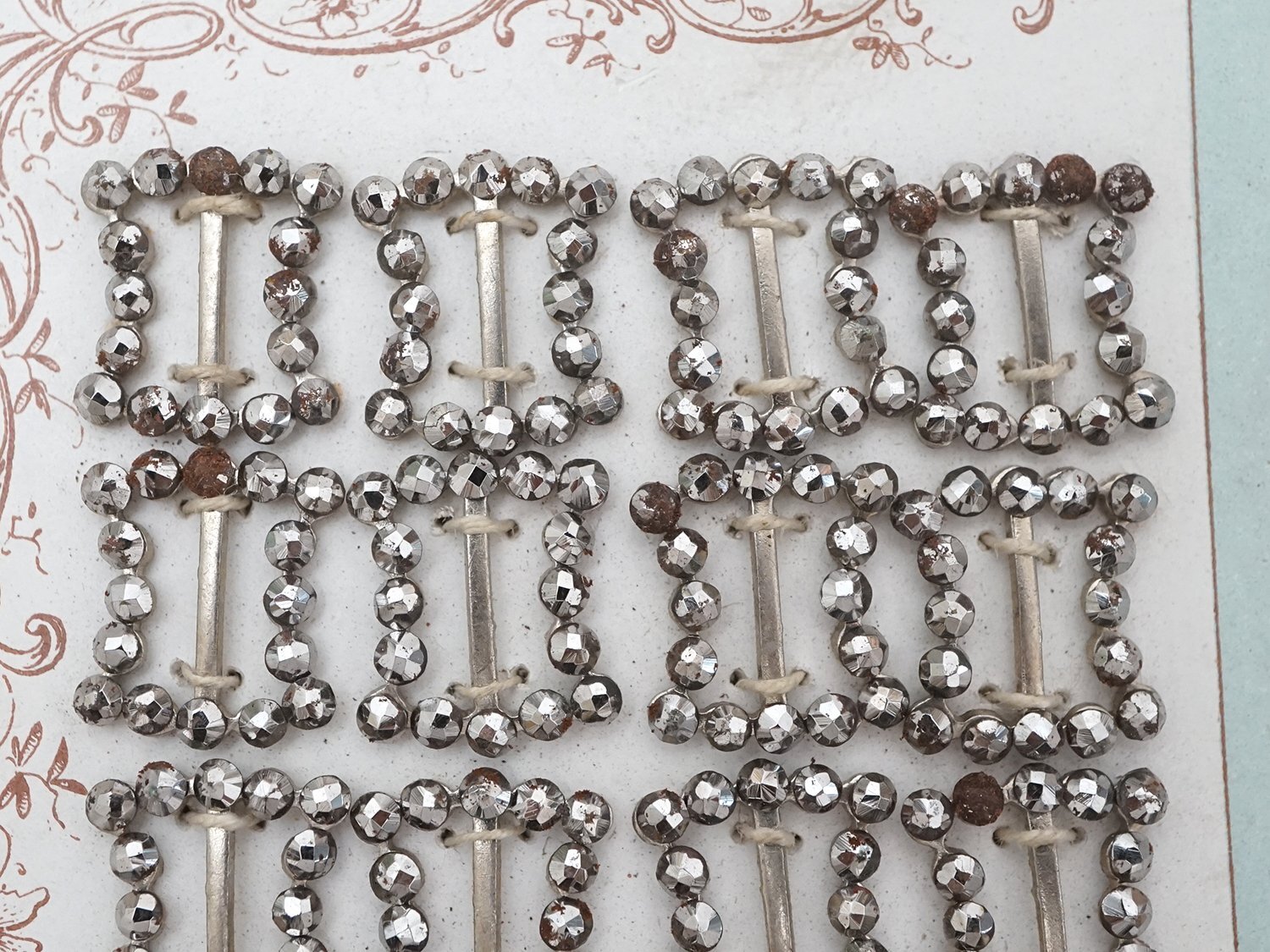 画像6: アンティーク スチール製 とても小さなバックル 24点セット1.25×1.1cm ドール用  (6)