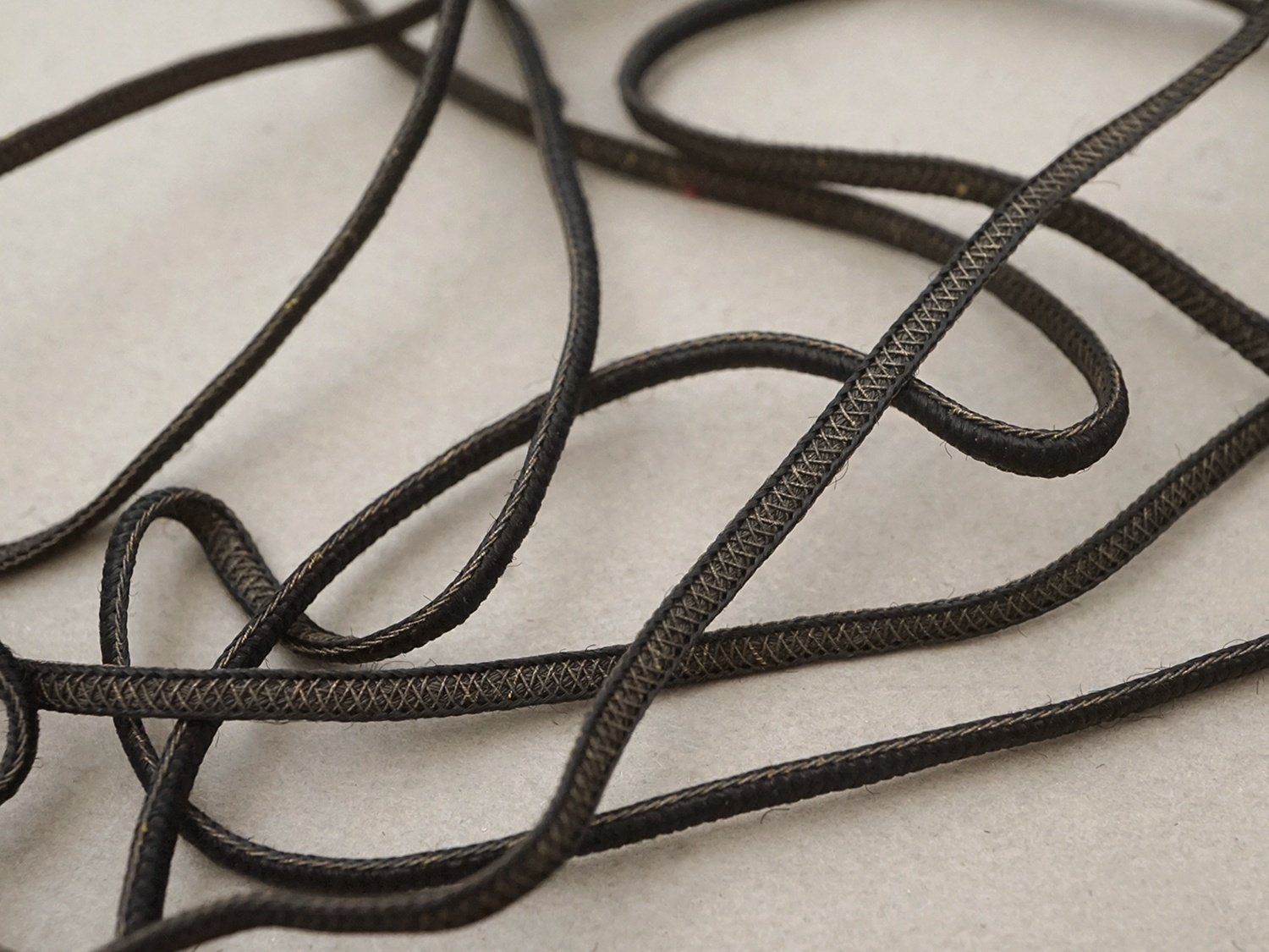 画像2: 19世紀末 アンティーク トリム ブラウン＆ブラック＆金糸 3mm幅 2.54〜4.5m (2)