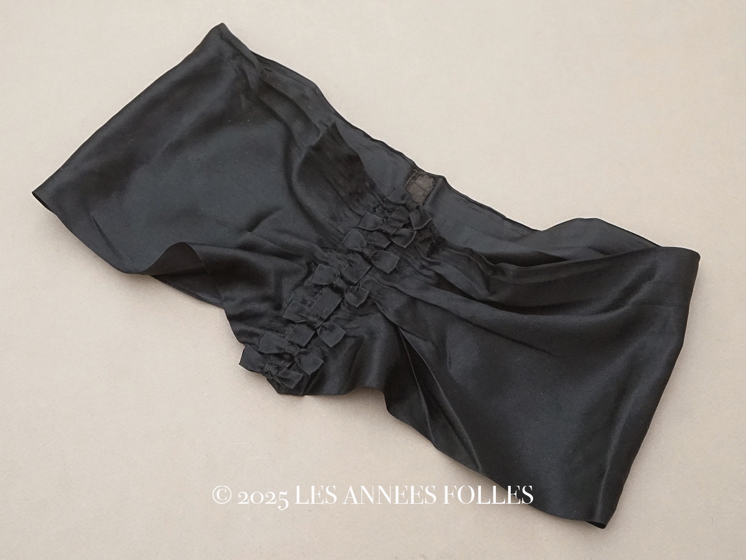 画像1: アンティーク 7つの小さなリボン付ベルト シルクサテン 黒 (1)