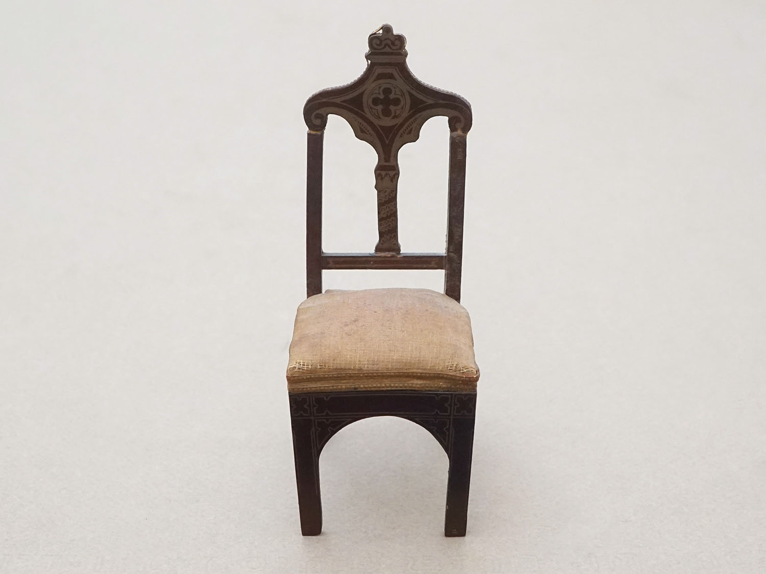 画像2: 19世紀 アンティーク ミニョネット用 チェア 十字架付き ドール用 家具 教会 (2)