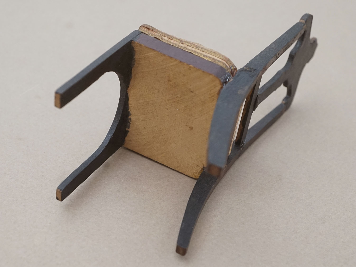 画像6: 19世紀 アンティーク ミニョネット用 チェア 十字架付き ドール用 家具 教会 (6)