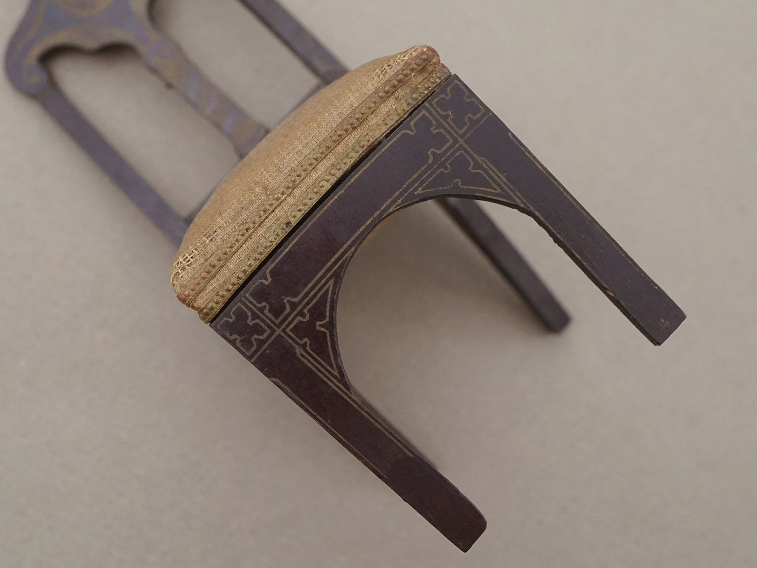 画像7: 19世紀 アンティーク ミニョネット用 チェア 十字架付き ドール用 家具 教会 (7)