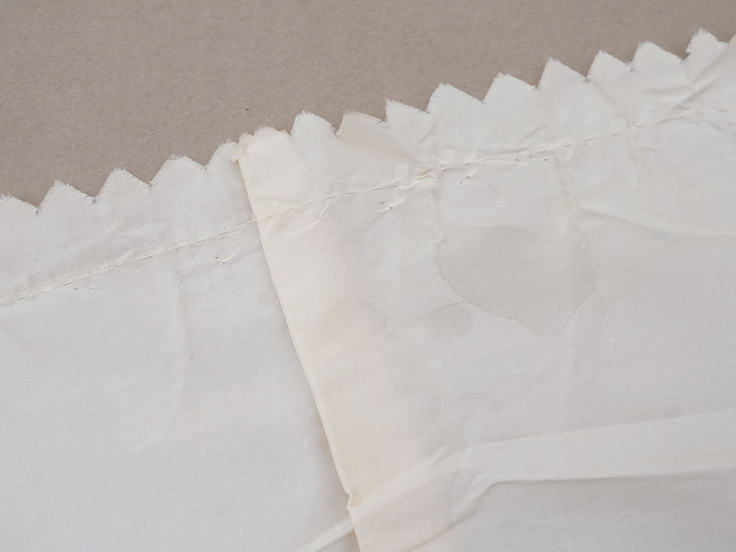 画像12: アンティーク シルク製 幅広 ドレスの裾 エクリュ 3.55m 18cm幅 ドレスパーツ (12)