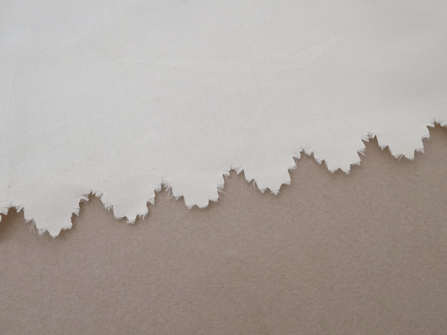 画像4: アンティーク シルク製 幅広 ドレスの裾 エクリュ 3.55m 18cm幅 ドレスパーツ (4)