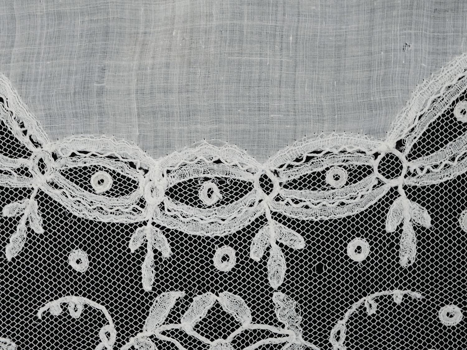 画像3: 19世紀末 アンティーク  結婚式のハンカチ 薔薇模様 アプリカシオン・アングルテール (ボビンレース)  (3)