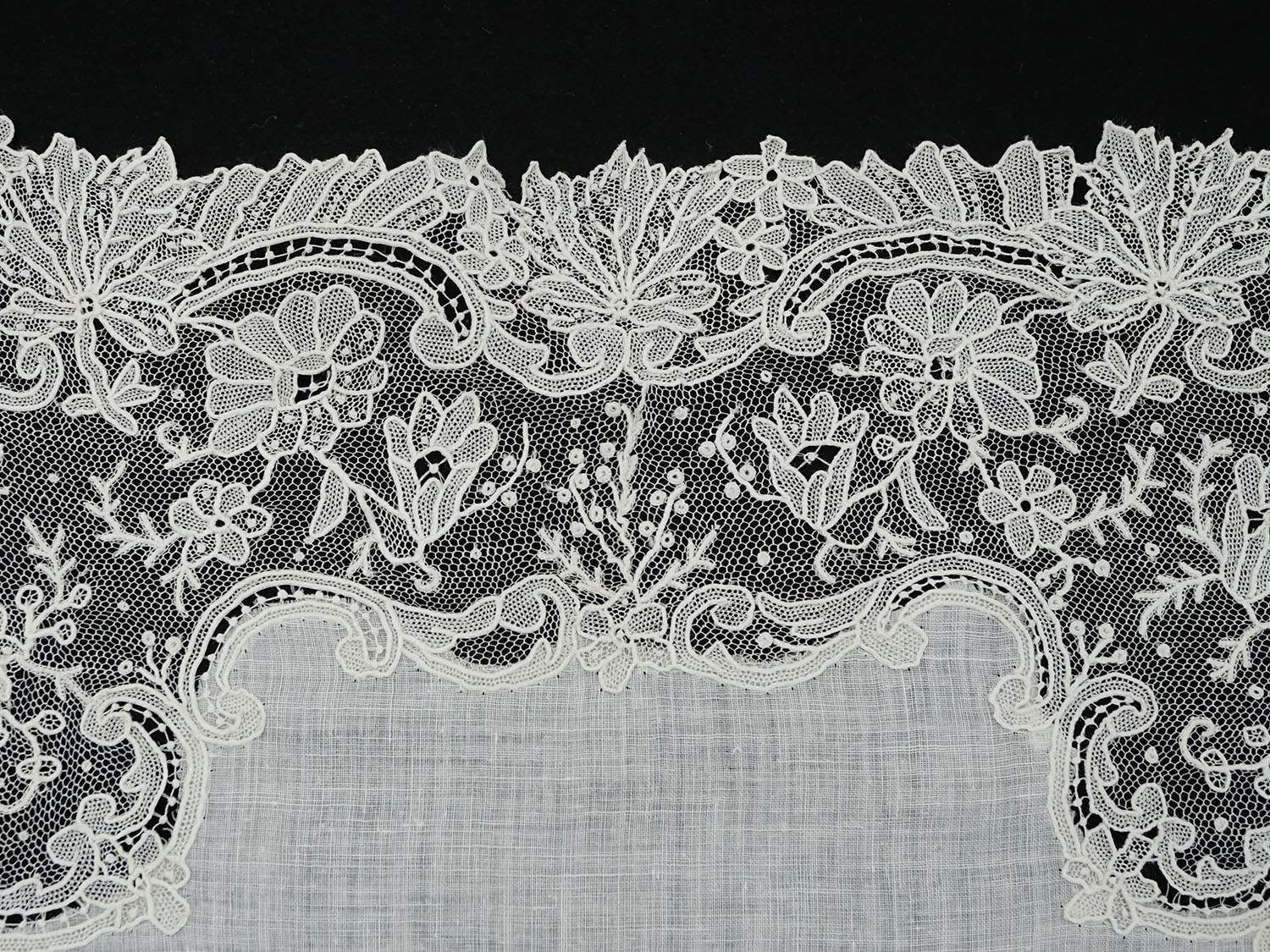 画像4: 19世紀 アンティーク ポワンドガーズ 結婚式のハンカチ【 ポワン・ド・ガーズ 】 (4)